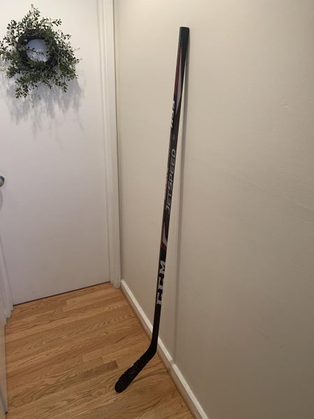 Senior CCM right-handed JetSpeed FT 460 hockey stick 85 flex P28 McDavid blade