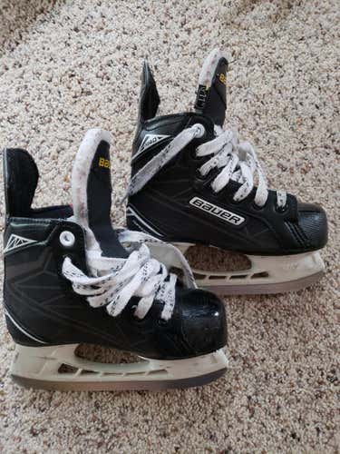 Used Youth Bauer Supreme 140 Hockey Skates Regular Width Size 11