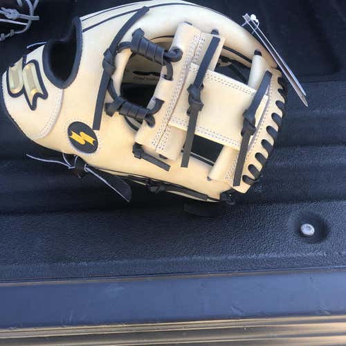 High School/College Infield 11.5" Baseball Glove