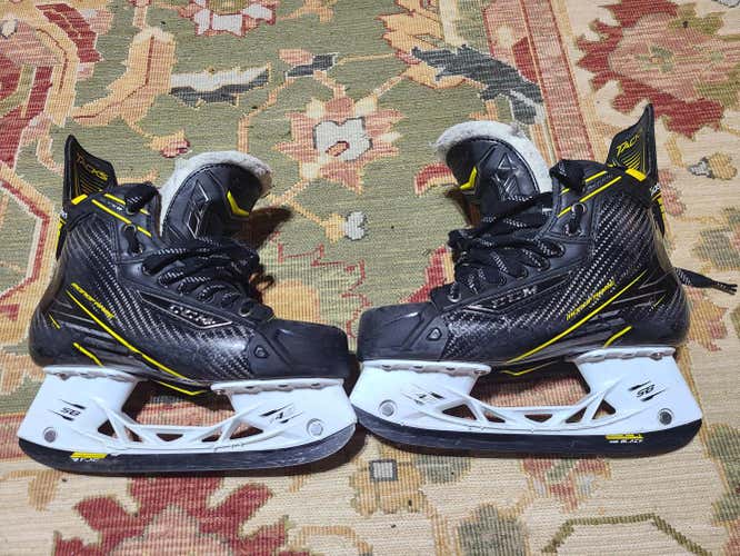 Used Junior CCM Super Tacks Hockey Skates Regular Width Size 5.5