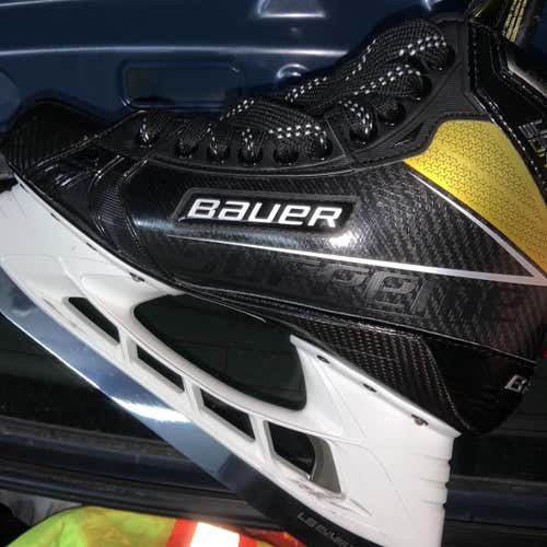 Senior Bauer Supreme ultrasonics Size 9.5 Fit 2 Hockey Skates