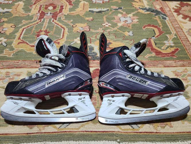 Used Junior Bauer Vapor X600 Hockey Skates Regular Width Size 4