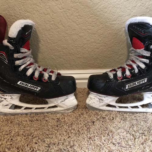 Junior Bauer Vapor X700 Regular Width Size 1.5 Hockey Skates