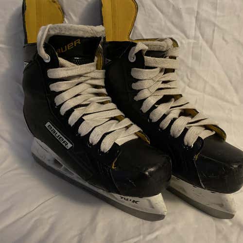 Junior Bauer Supreme 150 Regular Width  Size 5.5 Hockey Skates