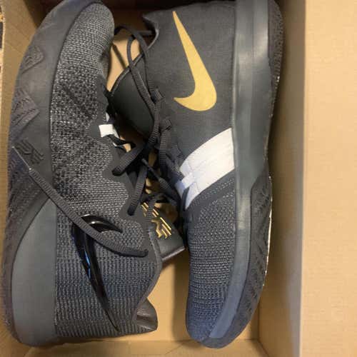 Kyrie Flytrap 2O19 Men's Size 11.5 Nike