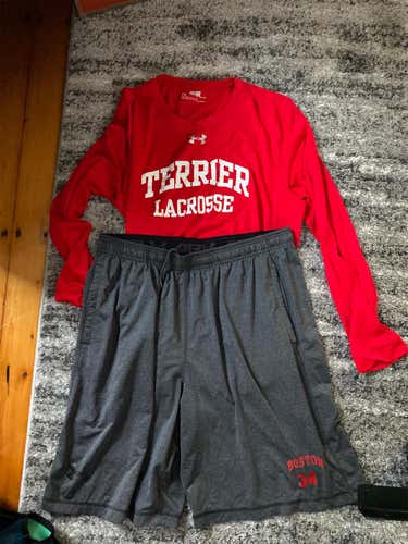 Red Men's XL Under Armour Shirt