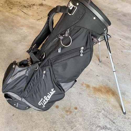 TITLEIST BLACK STAND BAG