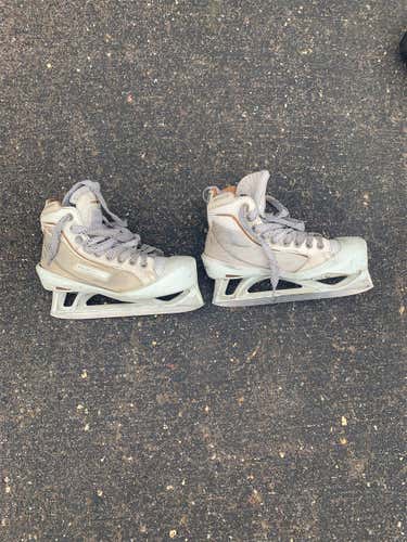 Junior Bauer Supreme 180Le Regular Width  Size 5 Hockey Goalie Skates