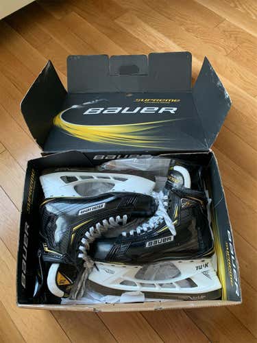 Senior Bauer Supreme 2S Pro Regular Width  Size 8 Hockey Skates