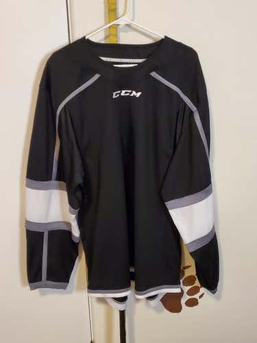 Black New Adult Men's Medium CCM 8000 Jersey