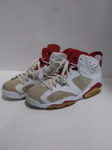 Used Jordan Senior 9.5 Basketball Shoes