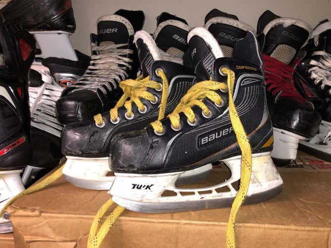 Youth Bauer Supreme One20 Regular Width  Size 11 Hockey Skates