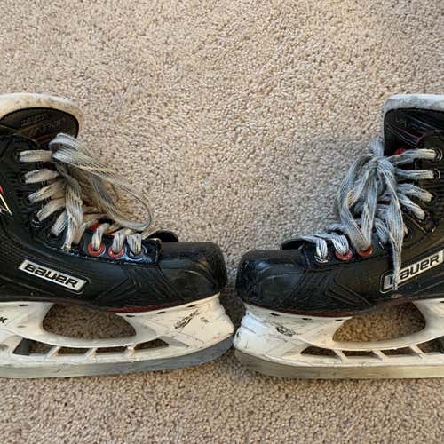 Junior Bauer Vapor LTX Pro  Size 2.5 Hockey Skates