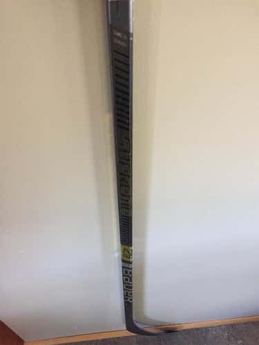 Junior Right Handed Supreme 2S Pro Mid Pattern Hockey Stick