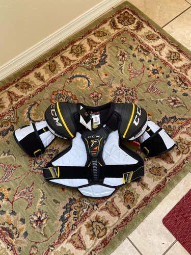 Senior Large CCM Supertacks Shoulder Pads