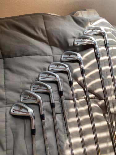 Used Right Handed Red cavity back Regular Flex Iron Set