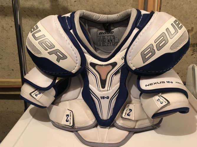 Senior Medium Bauer Nexus 1N  Shoulder Pads