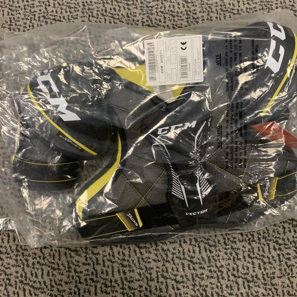 Junior Large CCM Vector  Shoulder Pads