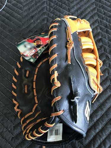 Wilson A2000 12" Baseball Glove LHT