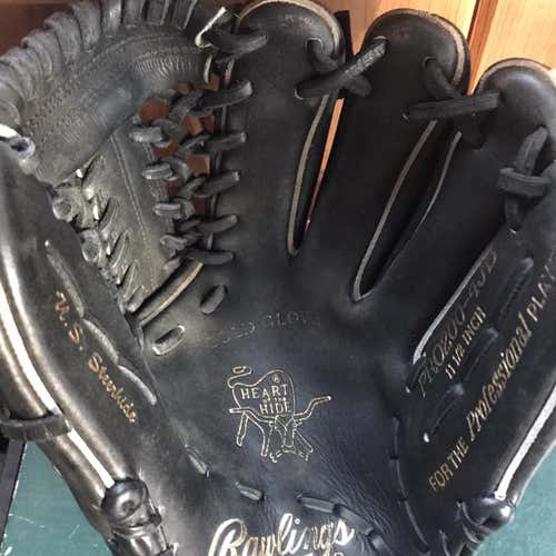 Black High School/College Pitcher's Heart of the Hide 11.5" Baseball Glove