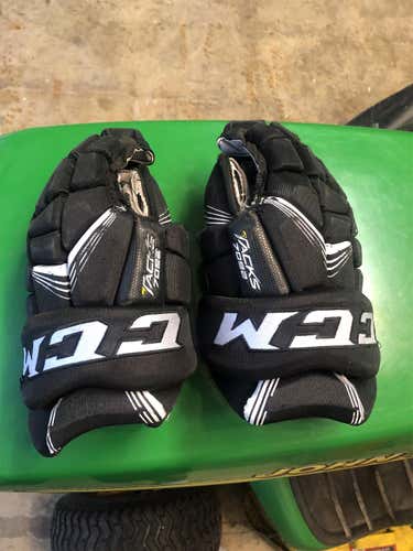 Black Senior CCM Tacks 7092 14"  Gloves