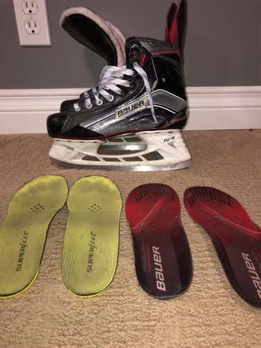 Junior Bauer Vapor X800 Regular Width  Size 5 Hockey Skates