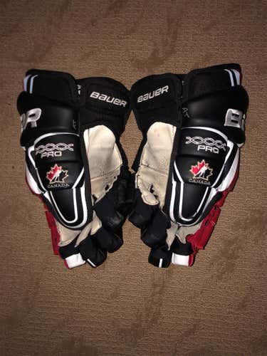 Black Senior Bauer Vapor XXXX 15" Pro Stock Gloves