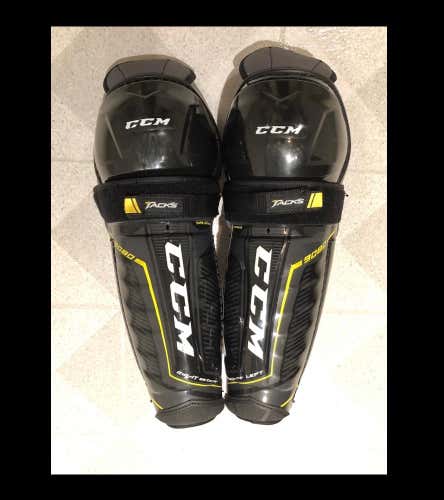 Senior CCM Tacks 9080  Shin Pads