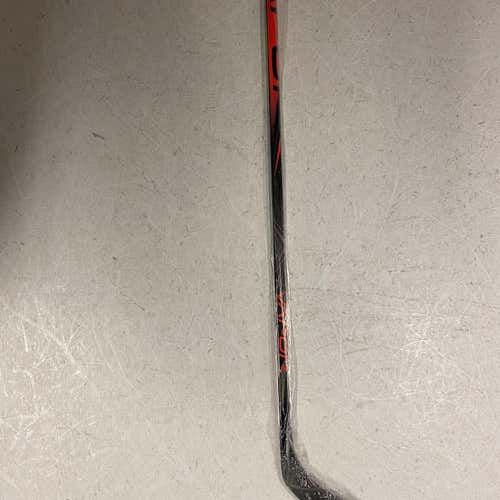 Senior Right Handed Vapor Flylite League Mid Pattern Pro Stock Hockey Stick