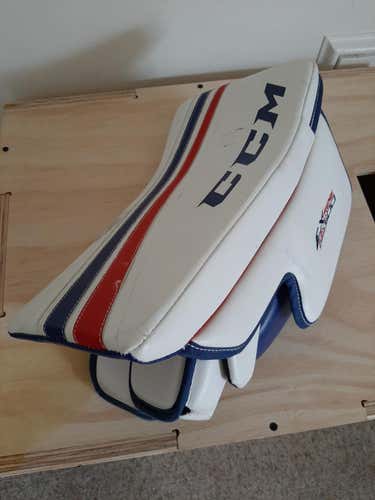 White Used Senior CCM Regular Extreme Flex 500