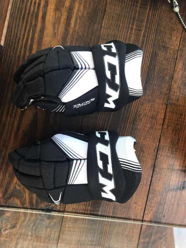 Black Used CCM Tacks 3092 11" Gloves