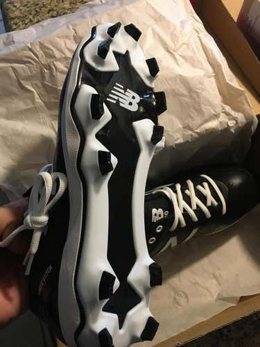 Brand New 9.5 New Balance Baseball Cleats