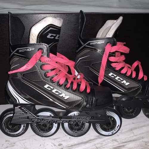 CCM 9040R Size 7 Sr Inline Skates