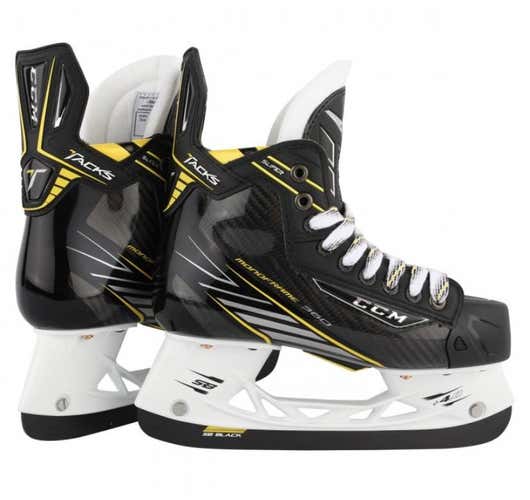 Junior CCM Super Tacks Regular Width  Size 5 Hockey Skates