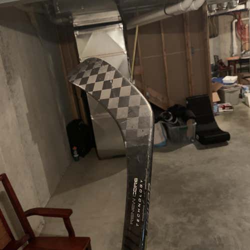 Senior Right Handed Supreme 2S Pro Toe Pattern Hockey Stick