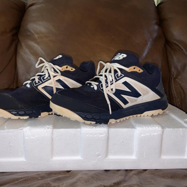 NEW BALANCE MENS TURF SHOES Size 9