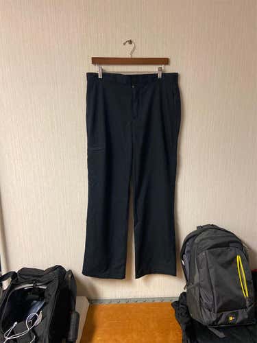 Black Men's Size 34 Under Armour Golf Pants