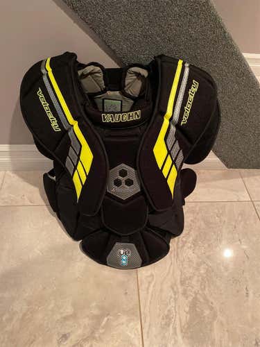 Senior Medium Vaughn Velocity VE8 Pro Goalie Chest Protector