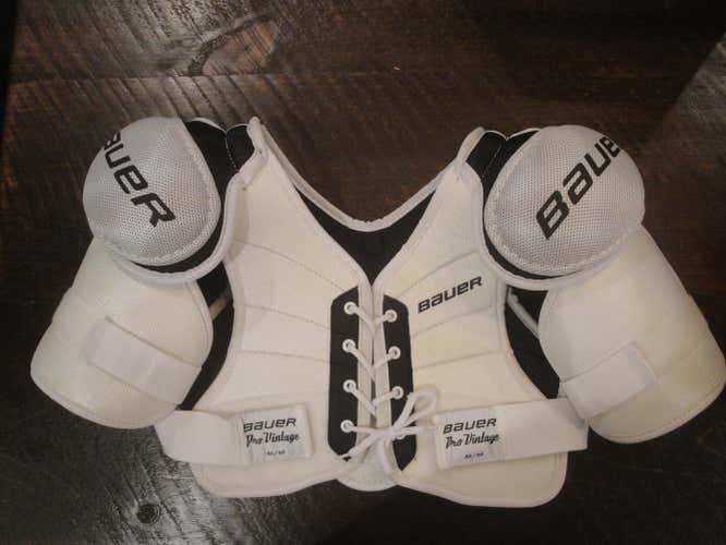BAUER PRO VINTAGE SHOULDER PADS MEDIUM