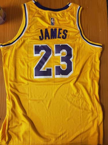 Jersey Bundle Lebron/butler