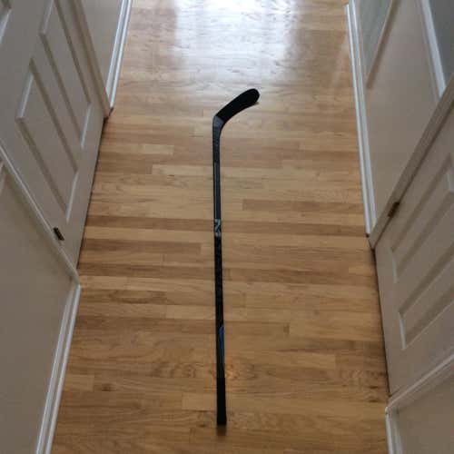 Intermediate Right Handed Nexus 8000  Hockey Stick 67 Flex