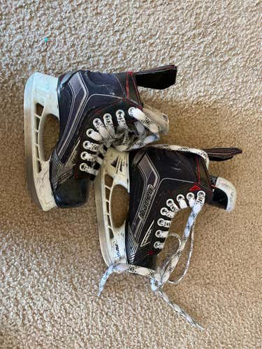 Youth Bauer Vapor X500 Regular Width Size 12 Hockey Skates