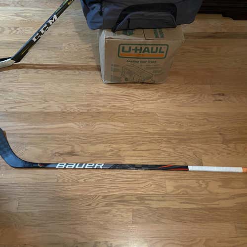 Senior Right Handed Vapor FlyLite Mid Pattern Pro Stock Hockey Stick