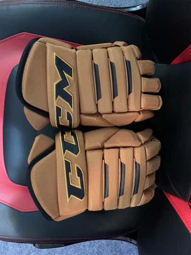 Gold Senior CCM Vector 14"  Gloves
