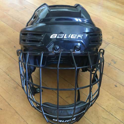 Medium Bauer Re-AKT 200 Helmet with Cage