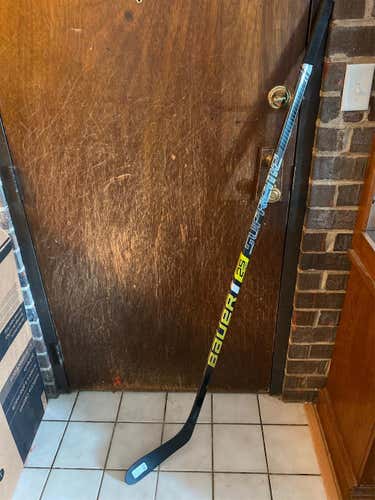 Senior Right Handed Supreme 2S Team  Hockey Stick