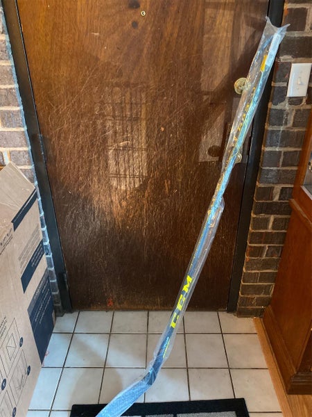 Senior Right Handed Ultra Tacks Heel Pattern Pro Stock Hockey Stick