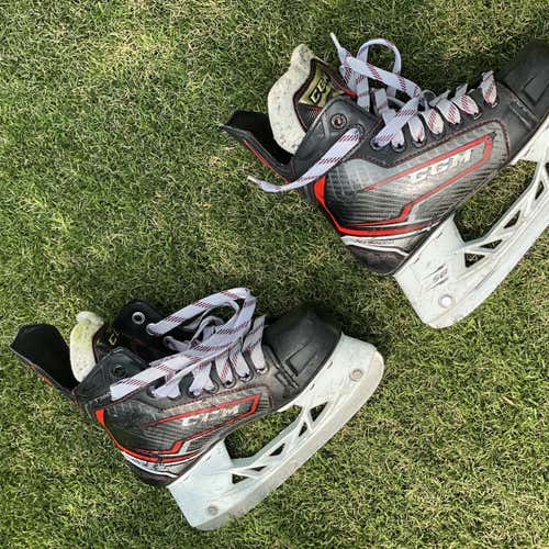 Junior CCM JetSpeed FT360 Size 2 Hockey Skates