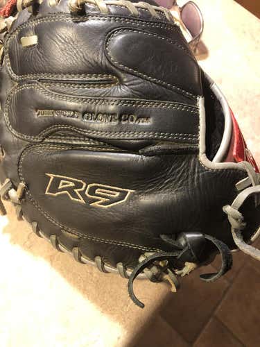 Used Rawlings Right Hand Throw R9 Catcher's Glove 32"