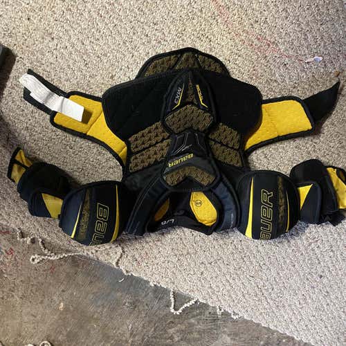 Junior Large Bauer Shoulder Pads